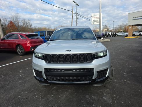 New 2025 Jeep Grand Cherokee L Altitude image 18