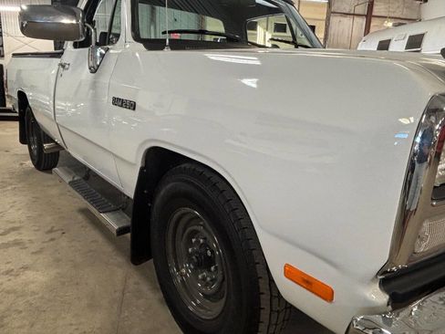 Used 1993 Dodge D/W Truck 250 RWD image 14