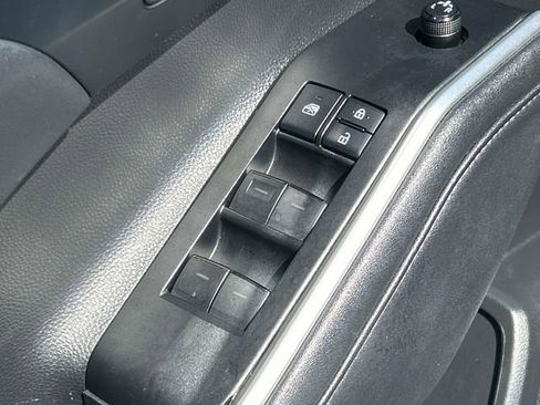 Used 2021 Toyota Highlander XLE image 28