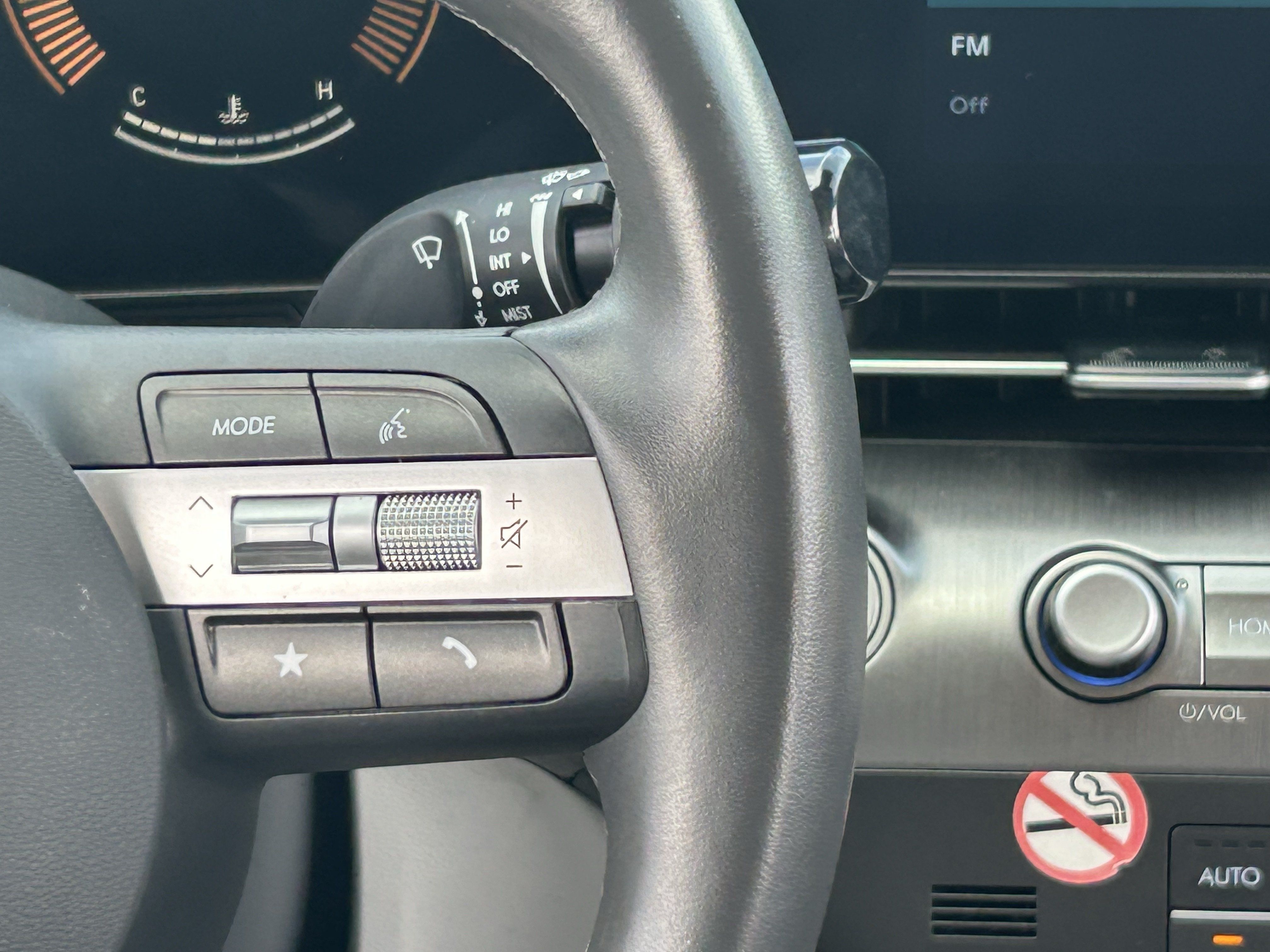 Used 2025 Hyundai Kona SEL FWD image 25