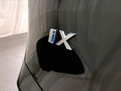 Used 2024 BMW iX xDrive50 w/ Sport Package AWD/4WD image 9