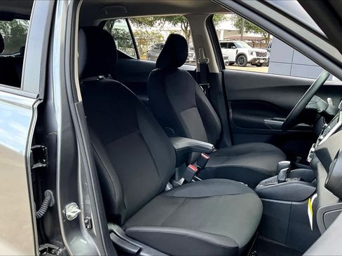 Used 2025 Nissan Kicks Play S image 8