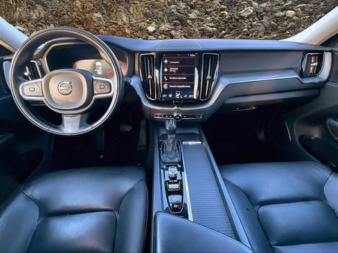 Used 2019 Volvo XC60 T5 Momentum w/ Multimedia Package image 13