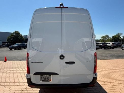 Used 2025 Mercedes-Benz Sprinter 2500 image 4