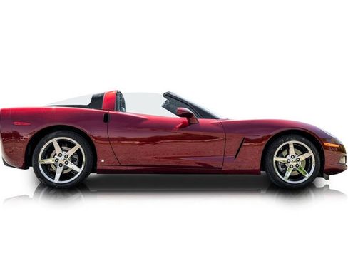 Used 2007 Chevrolet Corvette Coupe w/ Preferred Equipment Group RWD image 2