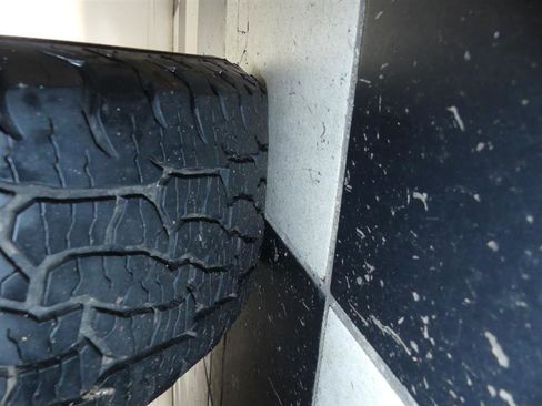 Used 2018 GMC Terrain SLE image 32