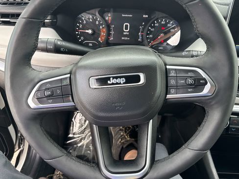 Used 2025 Jeep Compass Limited image 25