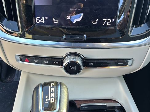 Used 2020 Volvo S60 T5 Momentum image 28