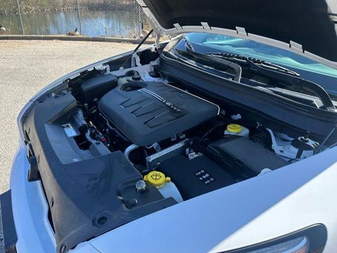 Used 2018 Jeep Cherokee Latitude Plus image 42