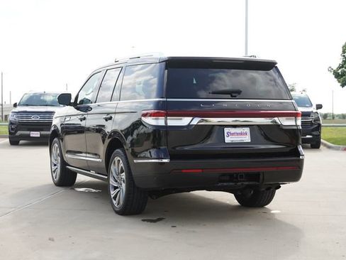 Used 2023 Lincoln Navigator Reserve AWD/4WD image 7
