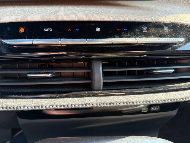 Used 2025 Buick Enclave Preferred FWD image 21