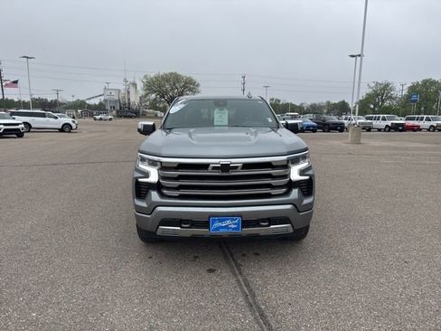 Used 2024 Chevrolet Silverado 1500 High Country w/ Z71 Off-Road Package AWD/4WD image 2