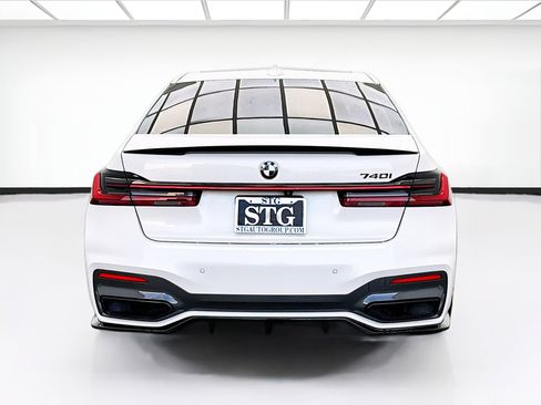 Used 2022 BMW 740i w/ M Sport Package image 5