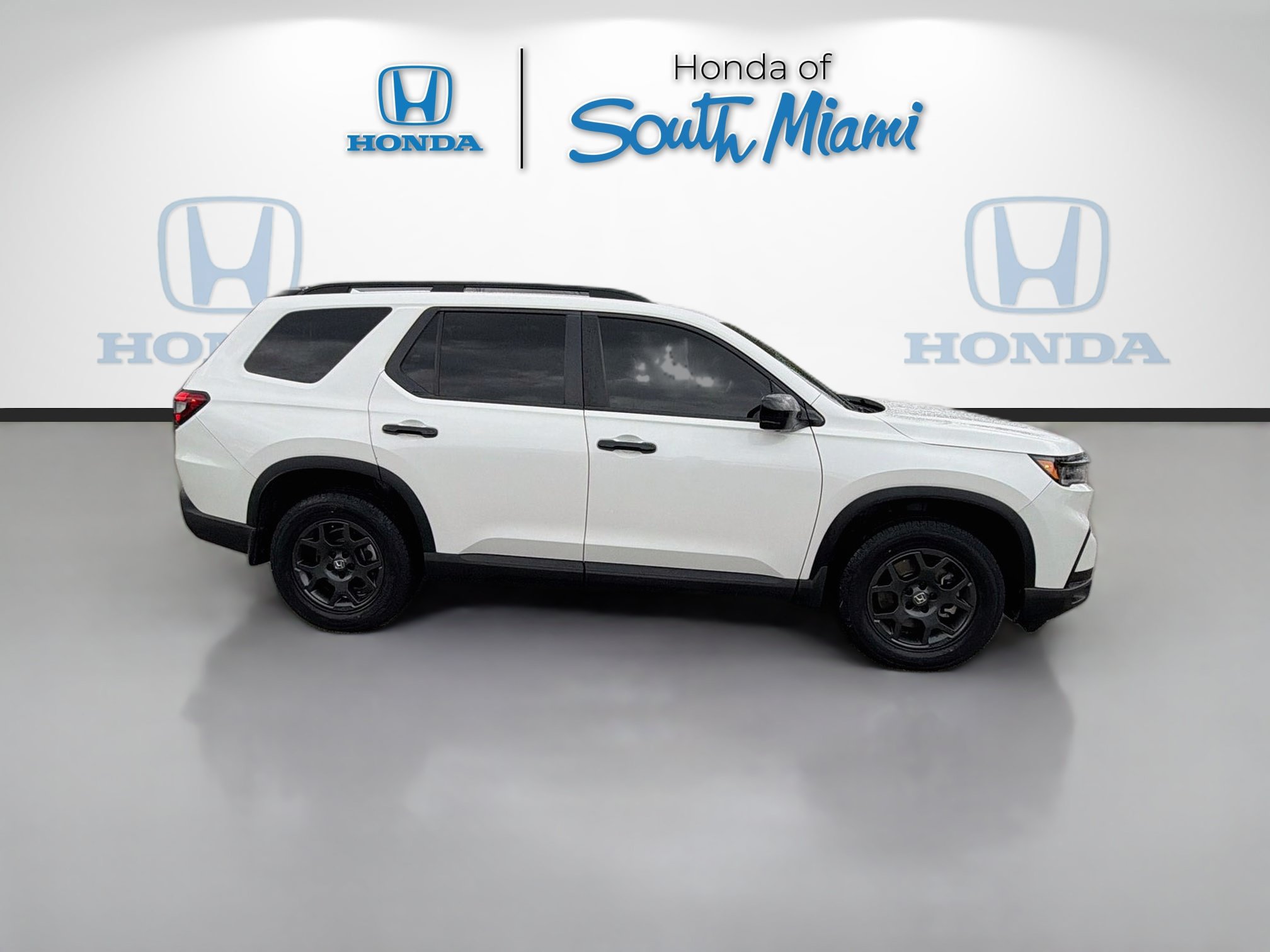 Used 2025 Honda Pilot TrailSport image 8