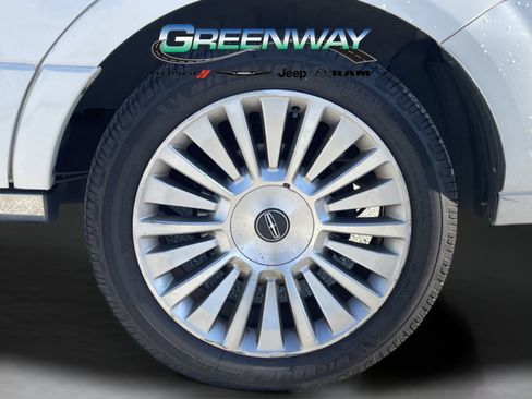 Used 2015 Lincoln Navigator 4WD w/ Equipment Group 101A Reserve image 34