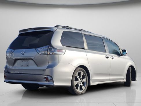 Used 2015 Toyota Sienna SE Premium image 25
