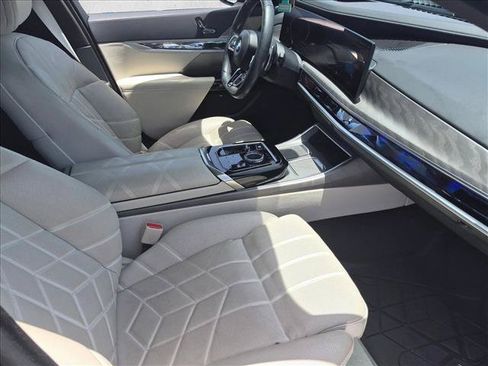 Used 2023 BMW 740i w/ Parking Assistance Package RWD image 19