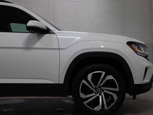 Used 2021 Volkswagen Atlas SEL Premium image 11