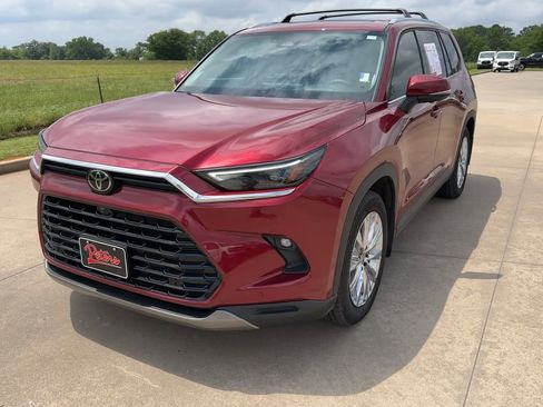 Used 2024 Toyota Grand Highlander AWD image 3