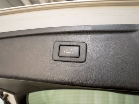 Used 2016 Subaru Outback 2.5i Limited AWD/4WD image 6