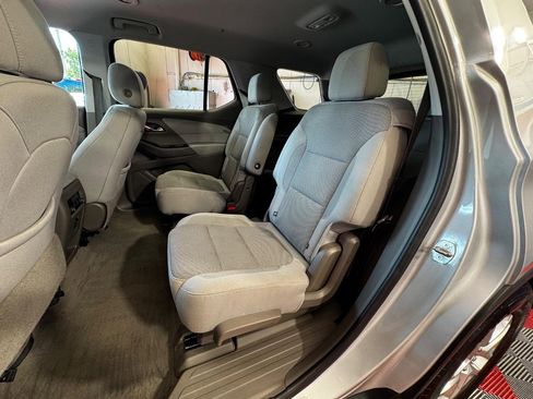 Used 2021 Chevrolet Traverse LT image 13
