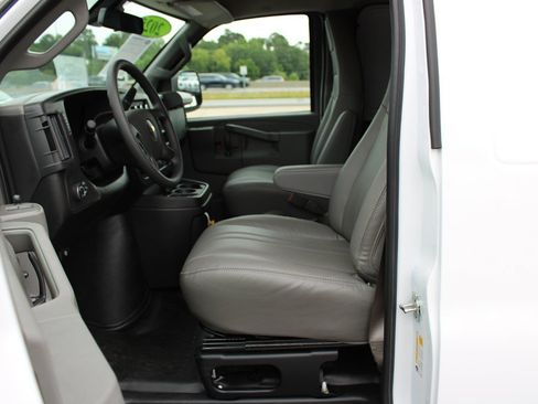 Used 2025 Chevrolet Express 3500 Extended w/ Driver Convenience Package RWD image 23