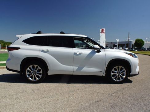 Used 2023 Toyota Highlander Limited image 24