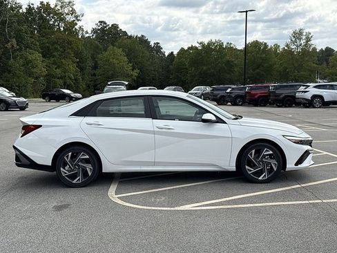 New 2025 Hyundai Elantra Limited w/ Cargo Package FWD image 13