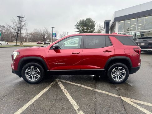 Used 2025 GMC Terrain Elevation image 2