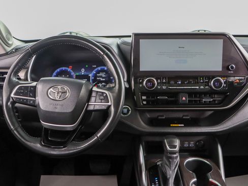 Used 2023 Toyota Highlander Limited image 17