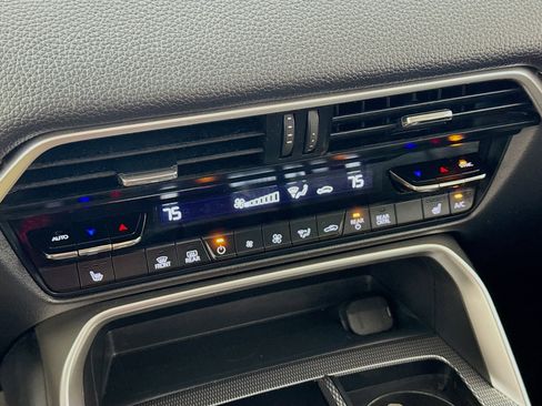 Used 2024 MAZDA CX-90 Plug-In Hybrid w/ Premium Pkg image 18