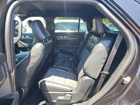 Used 2025 Ford Explorer ST-Line w/ ST-Line Street Pack AWD/4WD image 11