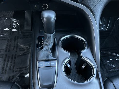 Used 2024 Toyota Camry SE image 19