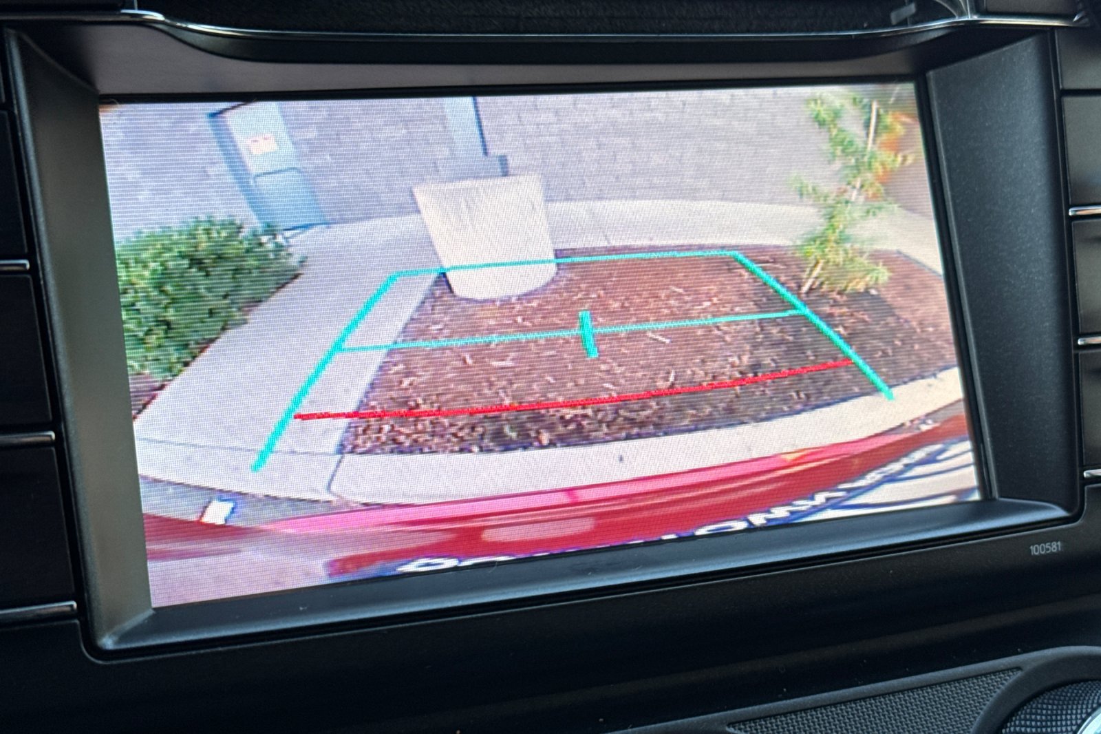 Used 2018 Toyota RAV4 LE FWD image 25