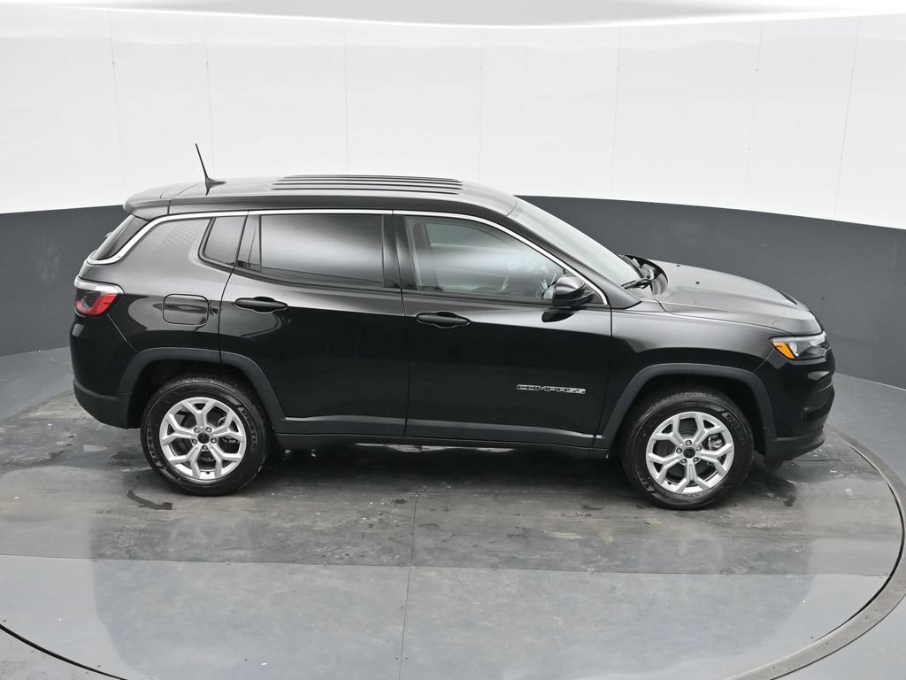 Used 2025 Jeep Compass Sport w/ Mopar Graphics Package AWD/4WD image 27