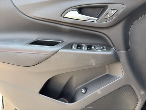 Used 2023 Chevrolet Equinox RS FWD image 9