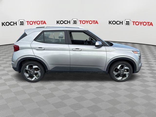 Used 2024 Hyundai Venue SEL FWD image 9