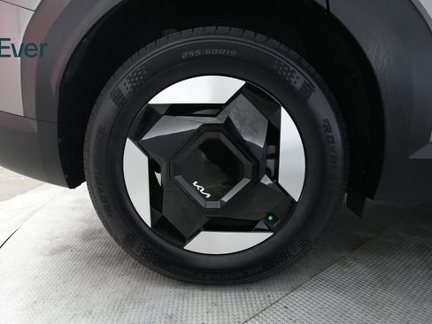 Used 2024 Kia EV9 Light Long Range RWD image 22