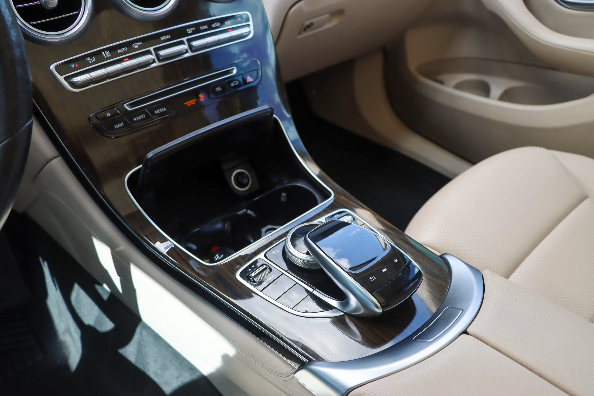 Used 2018 Mercedes-Benz GLC 300 4MATIC w/ Multimedia Package image 41