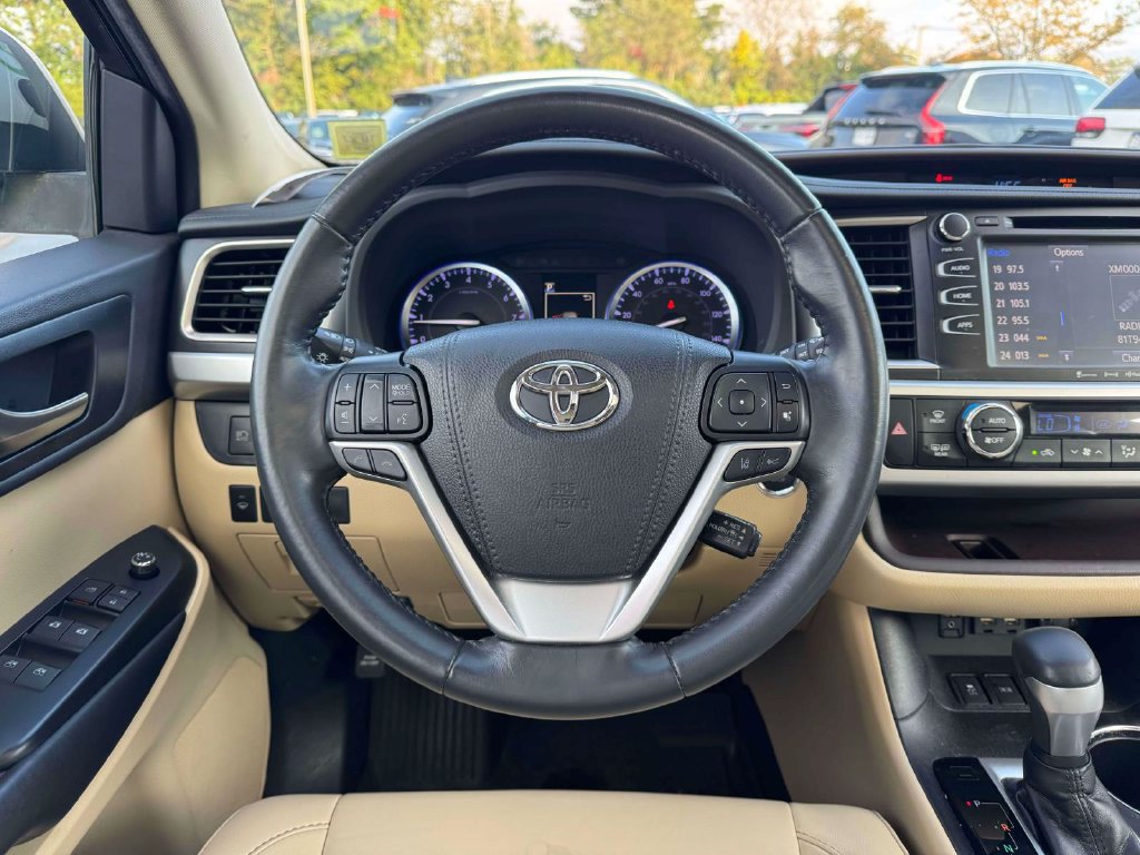 Used 2019 Toyota Highlander XLE AWD/4WD image 22