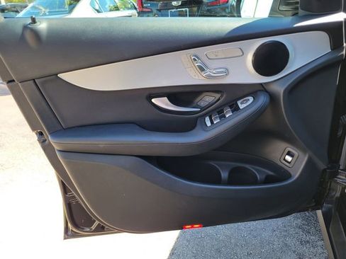 Used 2022 Mercedes-Benz GLC 300 image 16