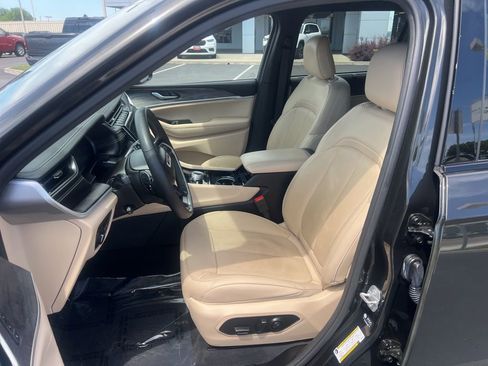 Used 2023 Jeep Grand Cherokee L Limited w/ Luxury Tech Group II AWD/4WD image 29
