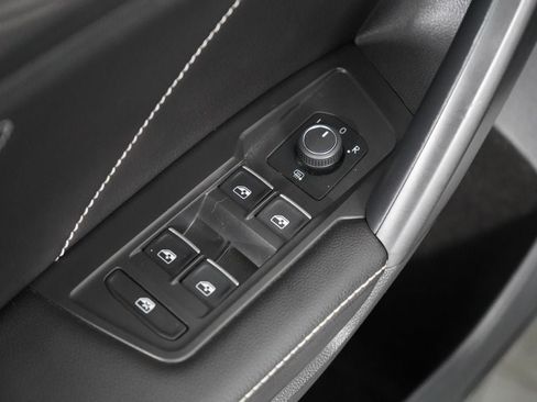 Used 2023 Volkswagen Tiguan SE w/ Panoramic Sunroof Package AWD/4WD image 23