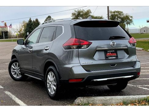 Used 2018 Nissan Rogue SV image 12