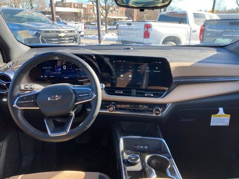 Used 2025 Chevrolet Equinox ACTIV w/ Safety and Technology Package image 11