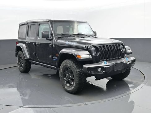 Used 2023 Jeep Wrangler Unlimited w/ Cold Weather Group AWD/4WD image 3