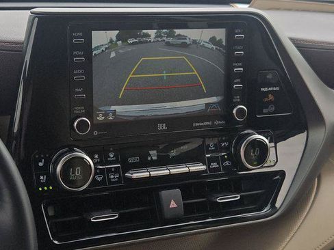 Certified 2020 Toyota Highlander Limited AWD/4WD image 21