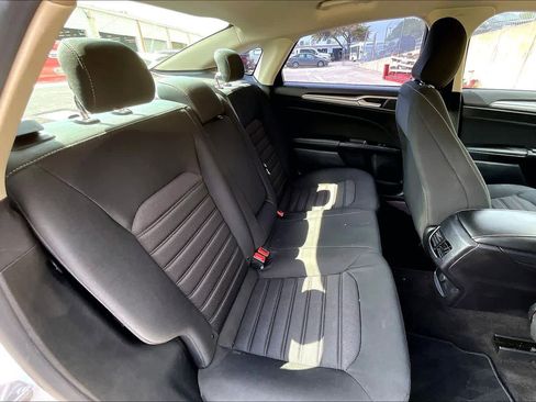 Used 2020 Ford Fusion SE image 20