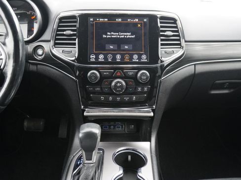 Used 2020 Jeep Grand Cherokee Limited image 27