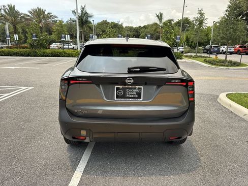 Used 2025 Nissan Kicks SV FWD image 2
